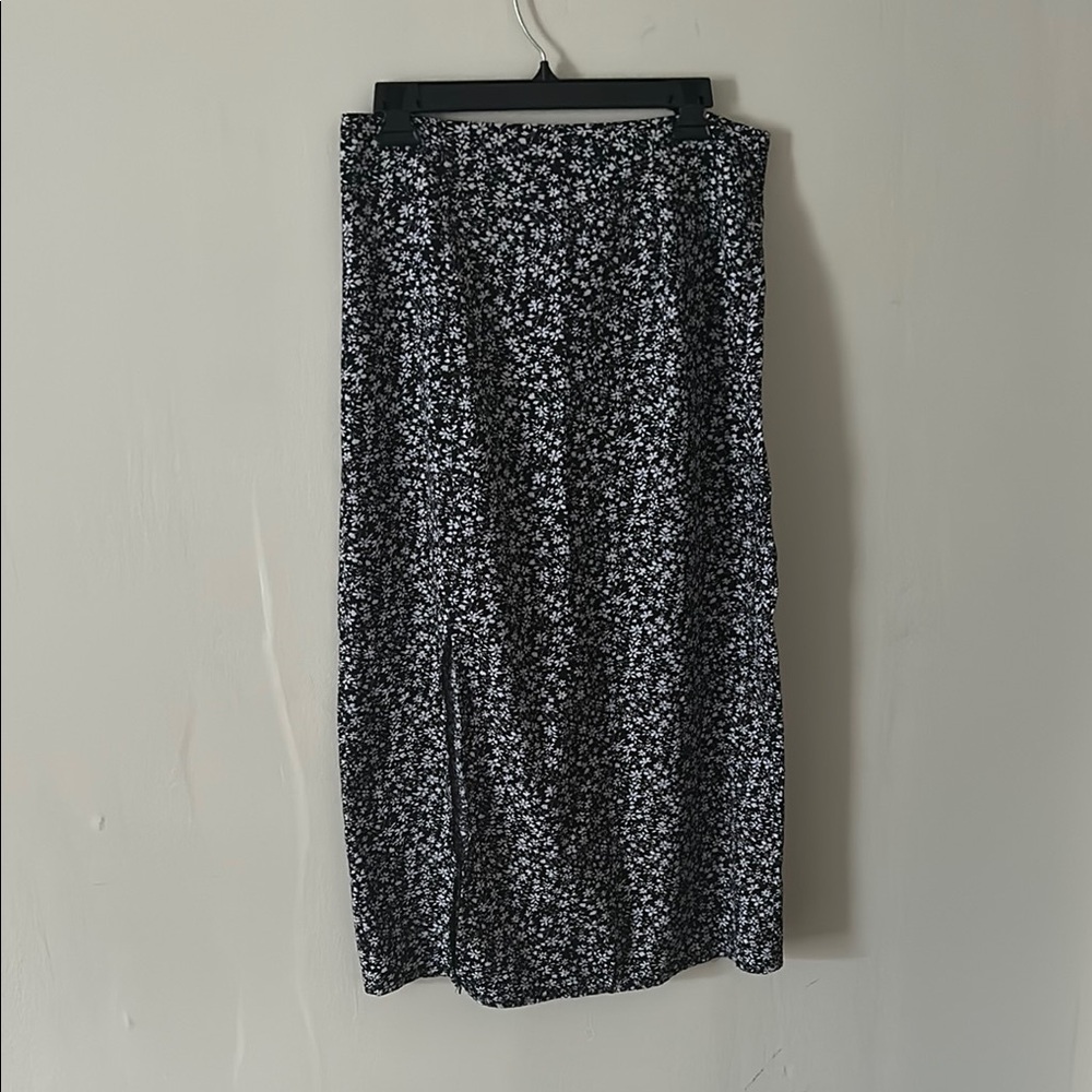 Elegant Floral Black and White Pencil Skirt